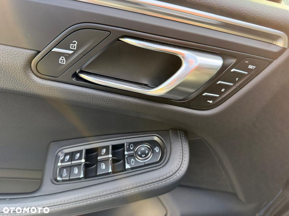 Porsche Macan T - 26