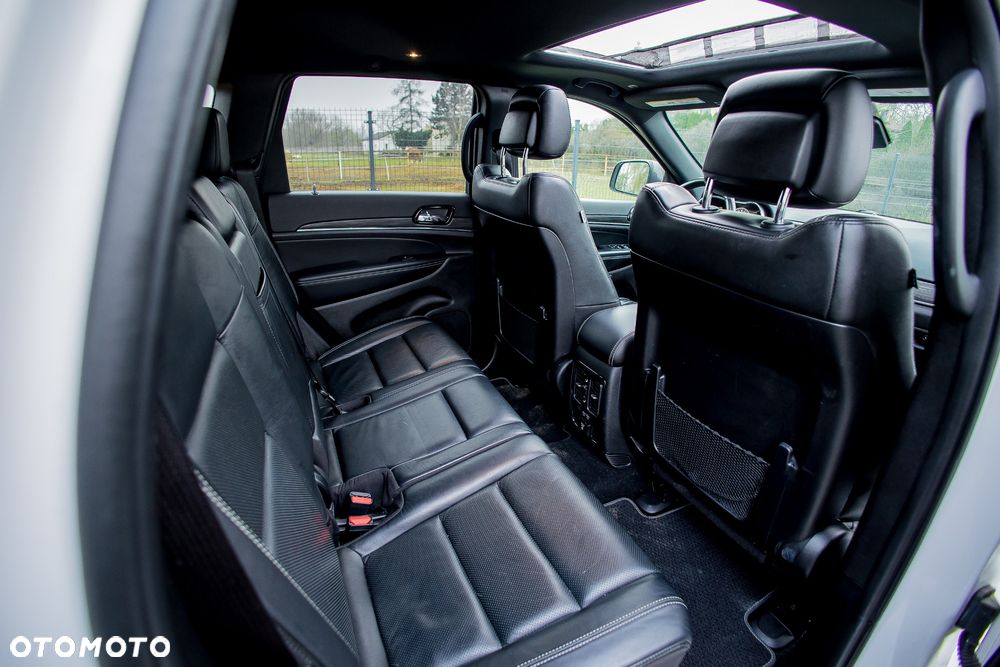 Jeep Grand Cherokee - 16