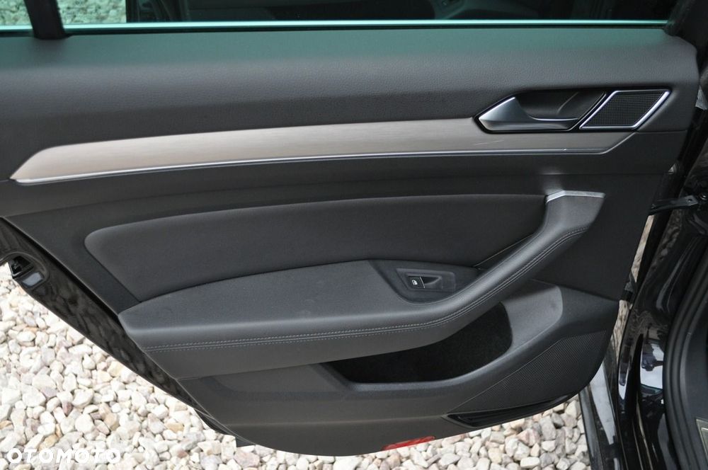 Volkswagen Passat - 29