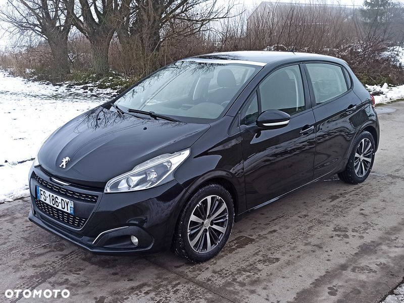 Peugeot 208 - 1