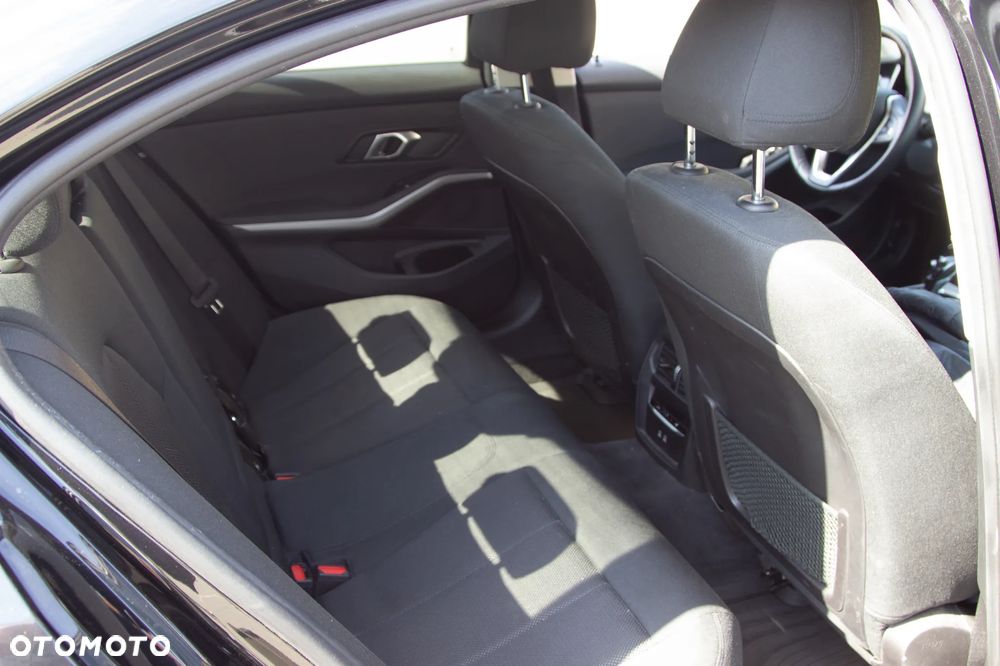 BMW Seria 3 320i Advantage - 9