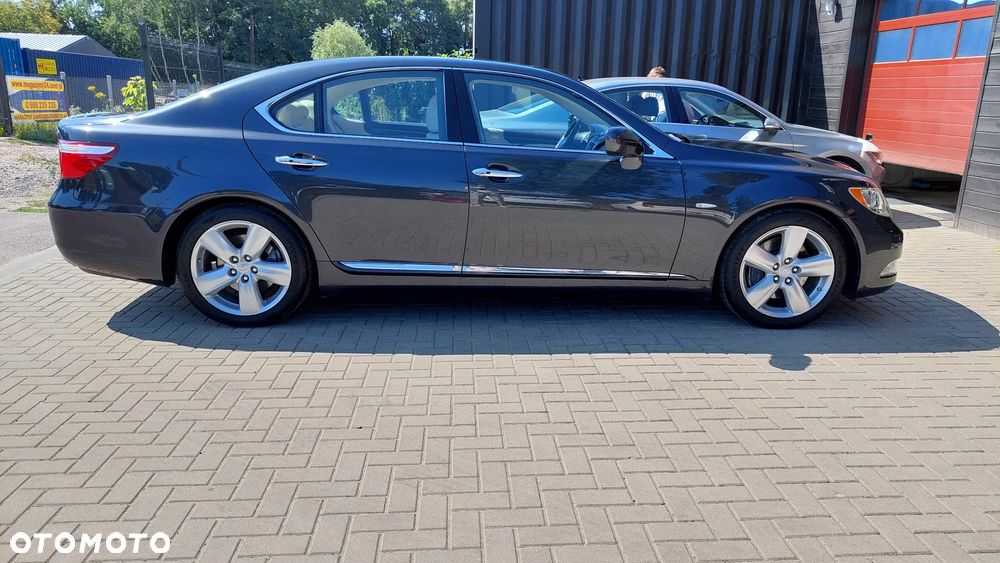 Lexus LS 460 Prestige - 38