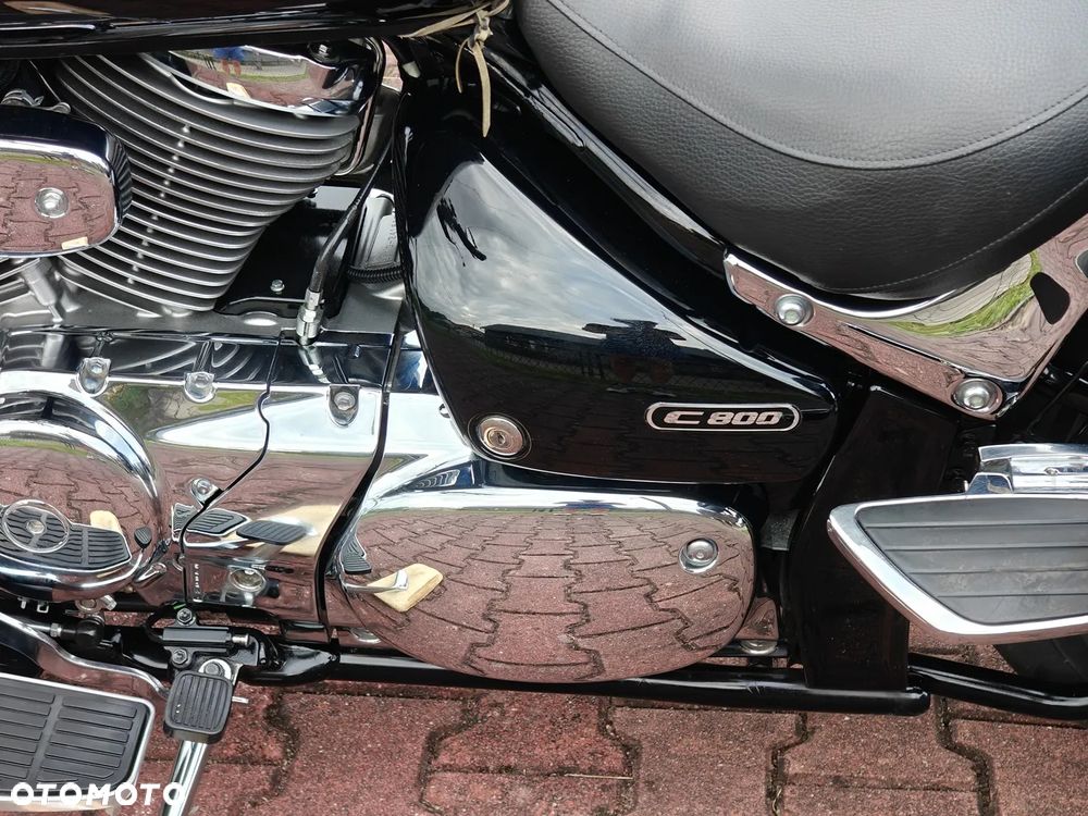 Suzuki Intruder - 32