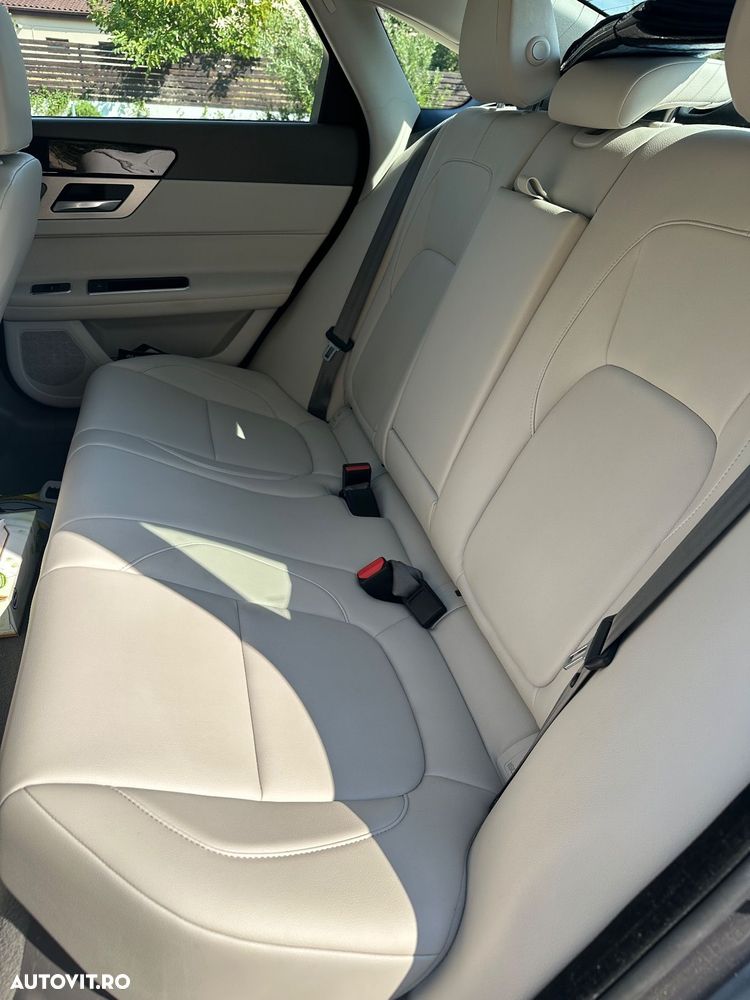 Jaguar XF 35t RWD Prestige - 5