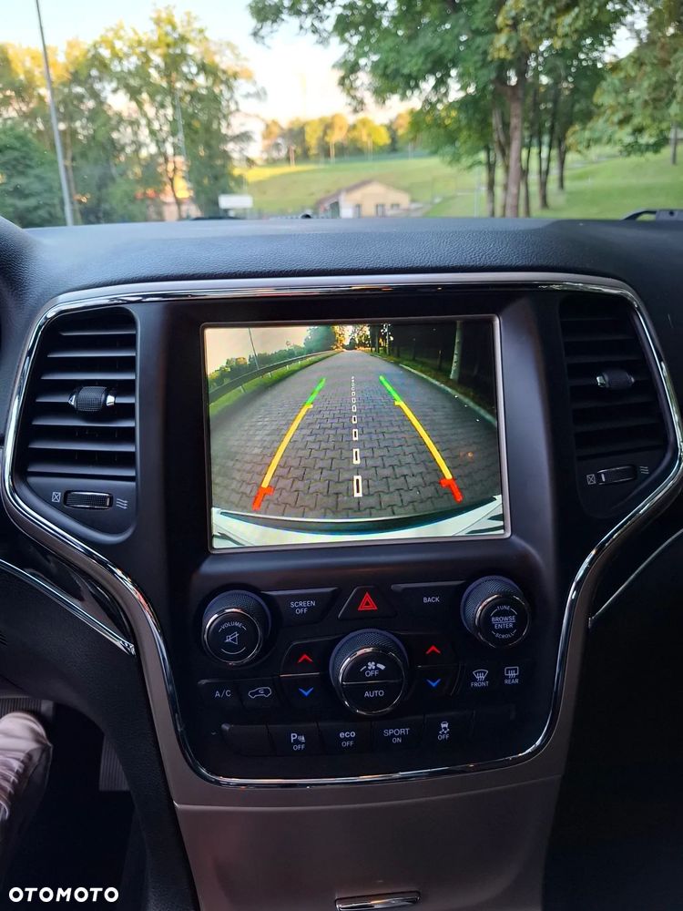 Jeep Grand Cherokee - 19