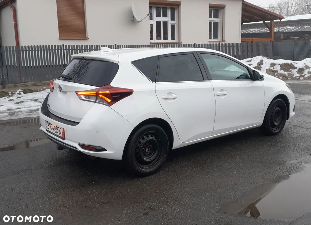 Toyota Auris 1.6 Premium Comfort - 8