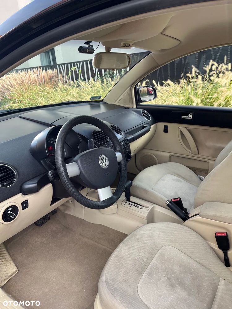 Volkswagen New Beetle - 11