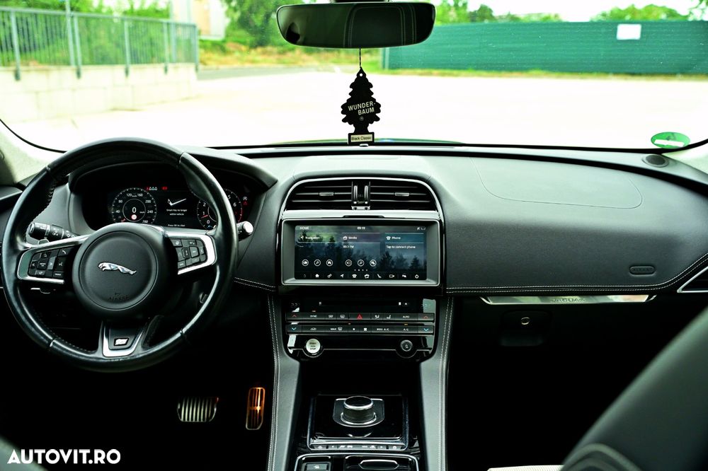 Jaguar F-Pace P250 AWD R-Dynamic Black - 14