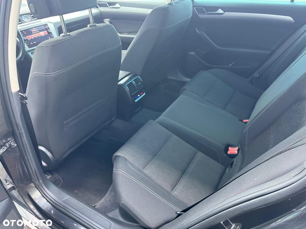 Volkswagen Passat 2.0 TDI SCR DSG Comfortline - 17