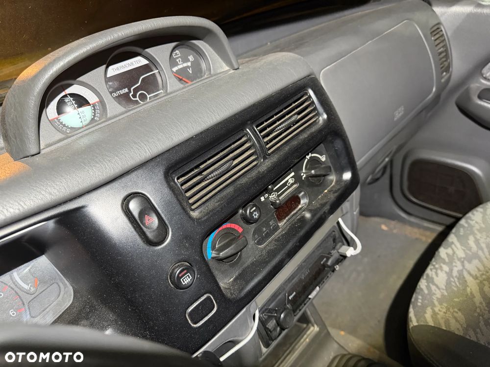 Mitsubishi L200 2001 photo 2
