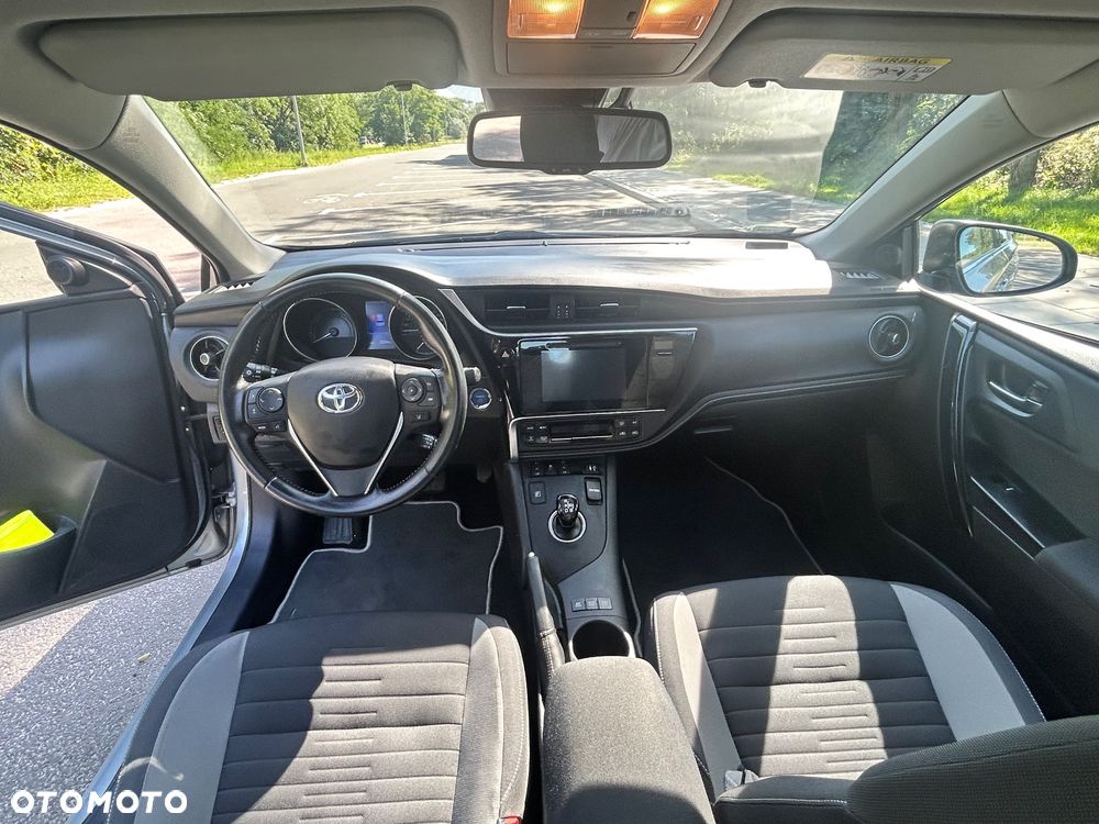 Toyota Auris Hybrid 135 Premium - 22