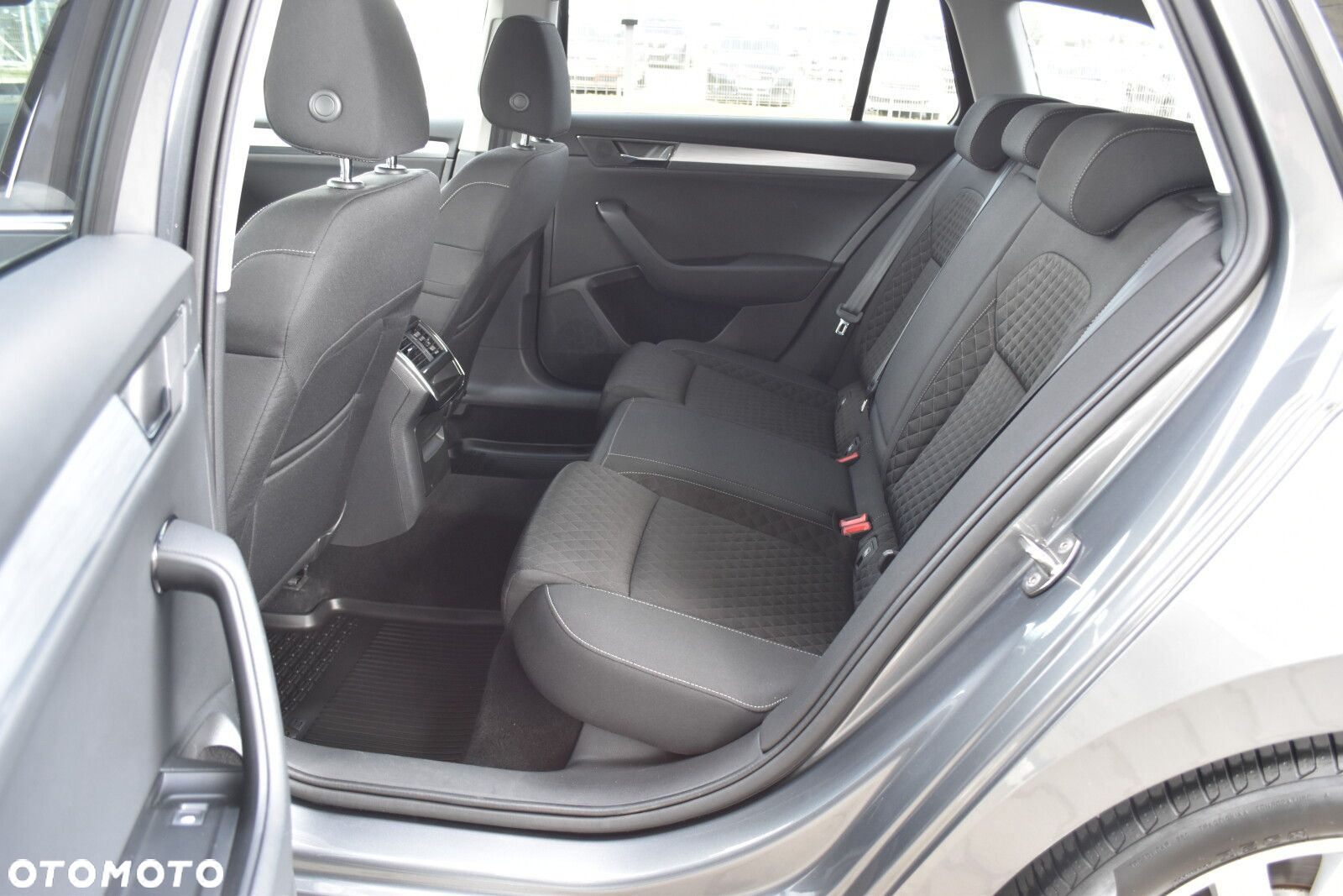 Skoda Superb 2.0 TSI Ambition DSG - 13
