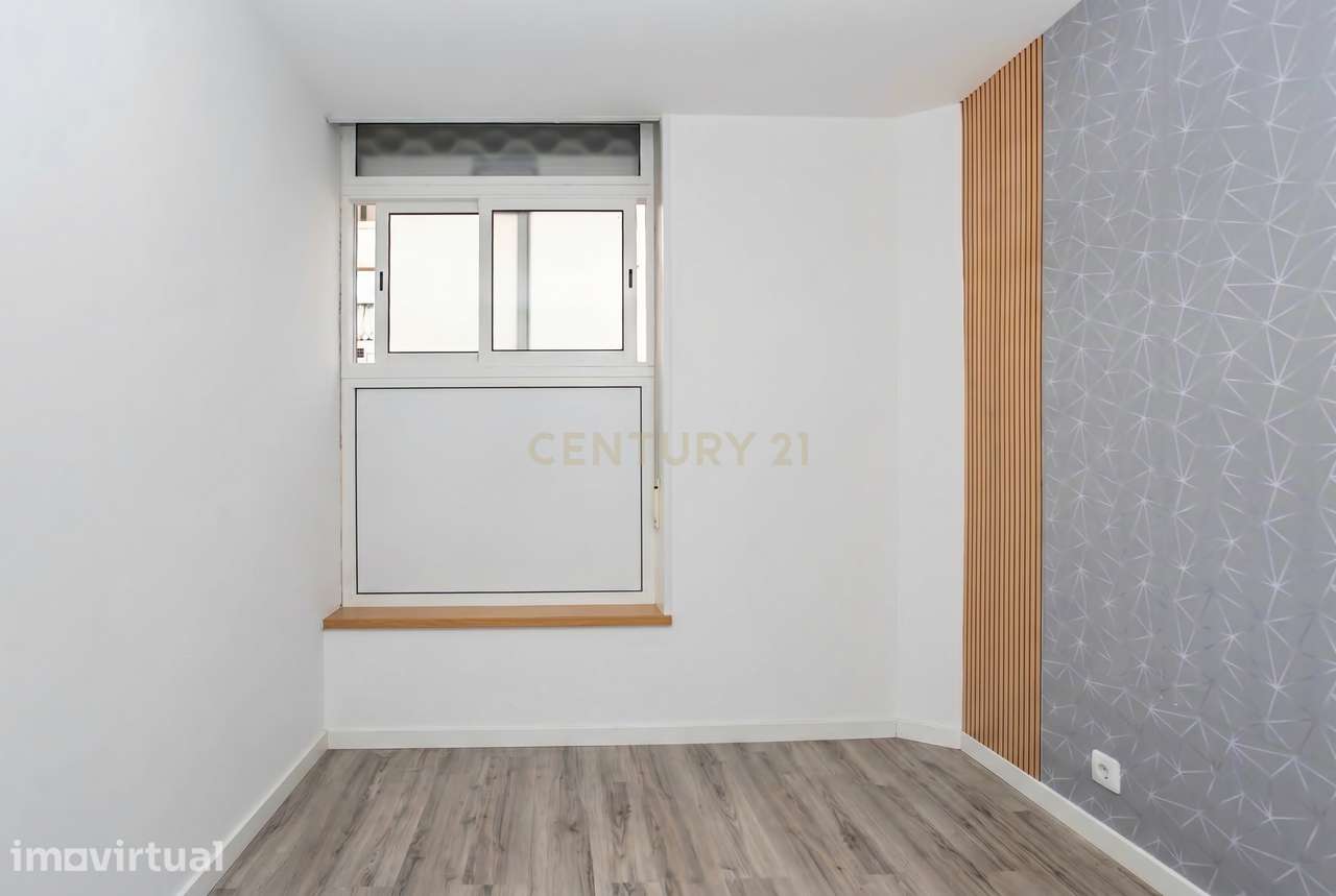 Espaço Comercial com Potencial para Habitação - Grande imagem: 2/19