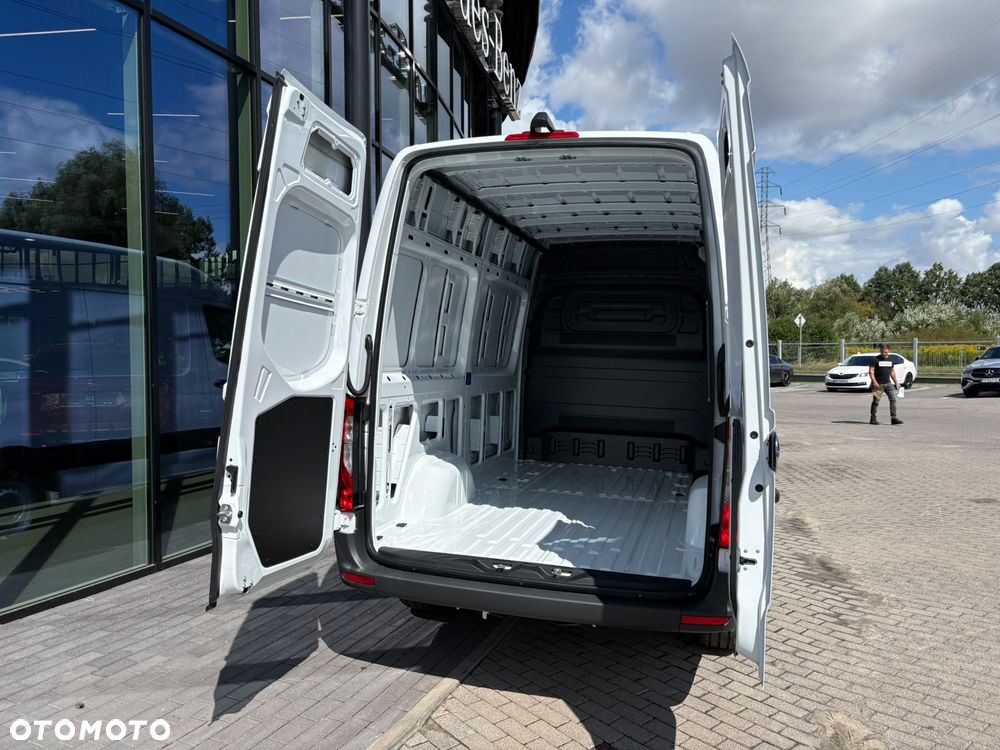Mercedes-Benz Sprinter - 9