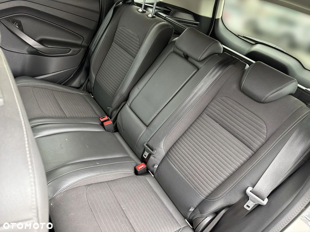 Ford Kuga - 17