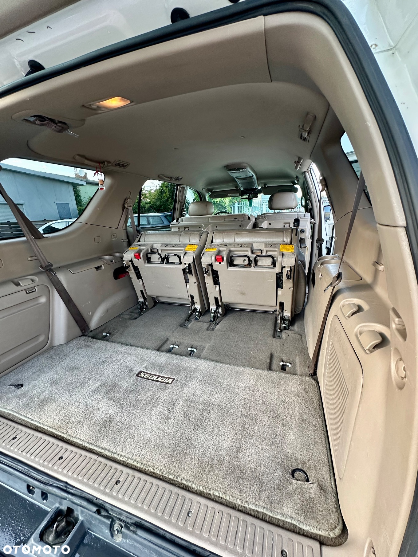 Toyota Sequoia - 14