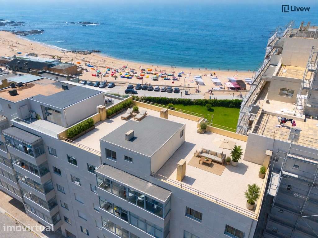 T4 convertido em T3 1ª Linha de Mar, condomínio fechado