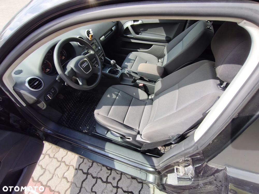 Audi A3 3-drzwiowe 1.6 Ambiente - 17