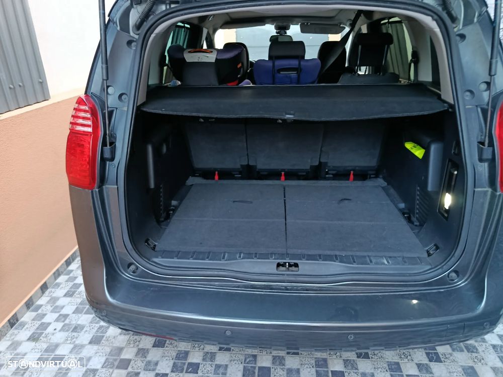 Peugeot 5008 1.6 HDi 7L Allure J17 - 7