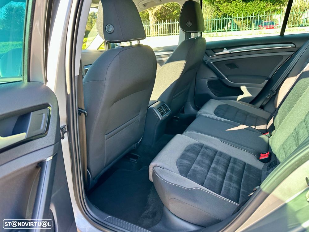 VW Golf 1.6 TDi Highline DSG - 25