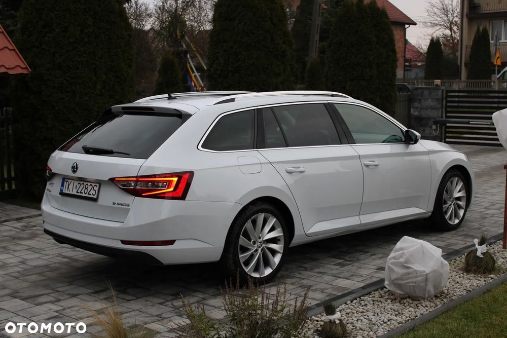 Skoda Superb 2.0 TDI Premium Edition - 4