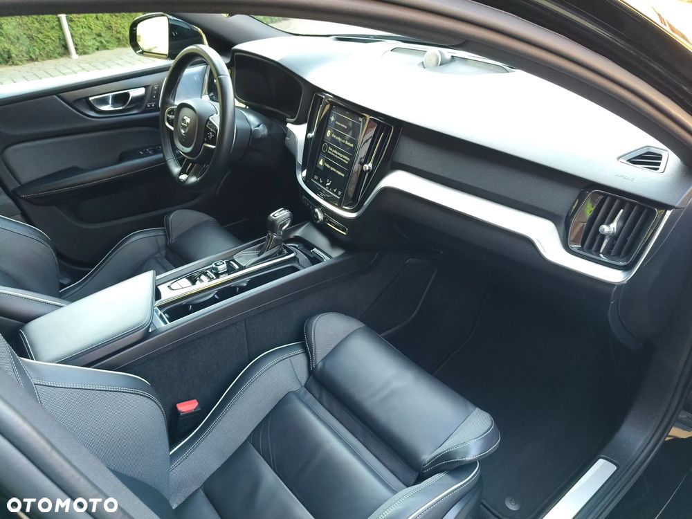 Volvo S60 T6 AWD R-Design - 8