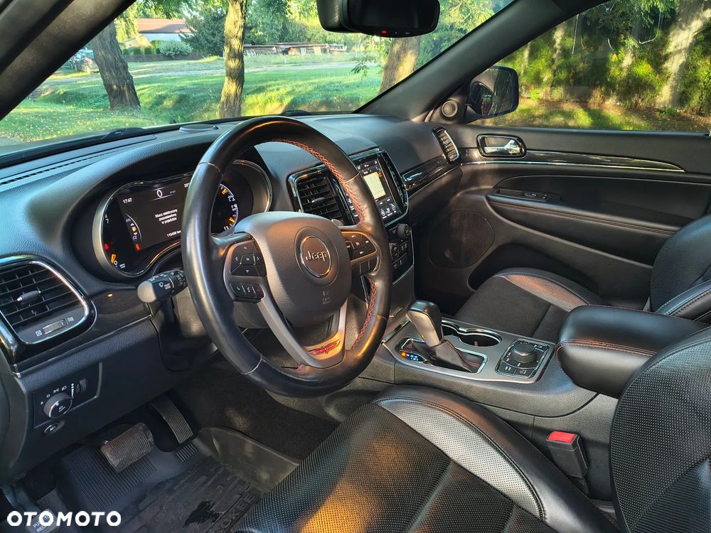 Jeep Grand Cherokee - 28