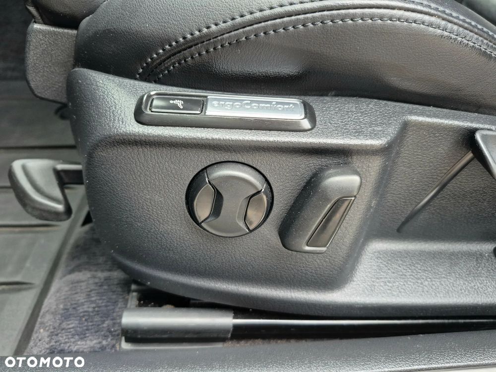 Volkswagen Passat 2.0 TDI SCR (BlueMotion Tech) 4Motion D Highline - 30