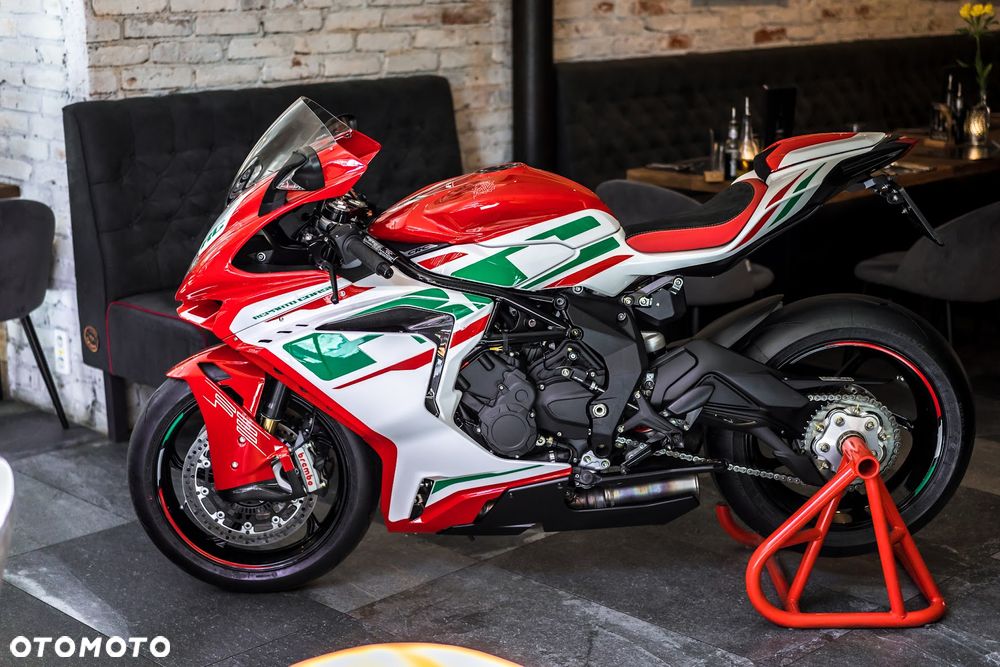 MV AGUSTA F3 - 22