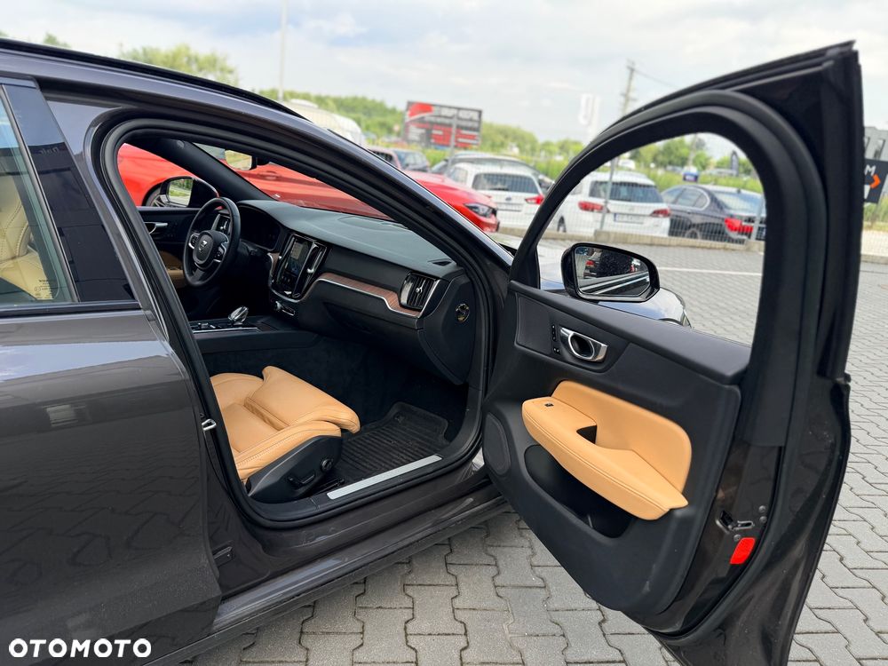 Volvo V60 B3 B Plus Dark - 28