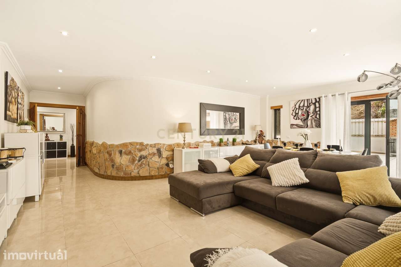 Apartamento T3 com terraço privativo, churrasqueira, zona de refeição - Grande imagem: 4/48