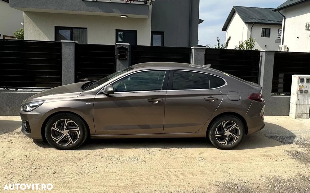 Hyundai i30 1.5 T-GDI 160CP MHEV 5DR M/T Highway - 11