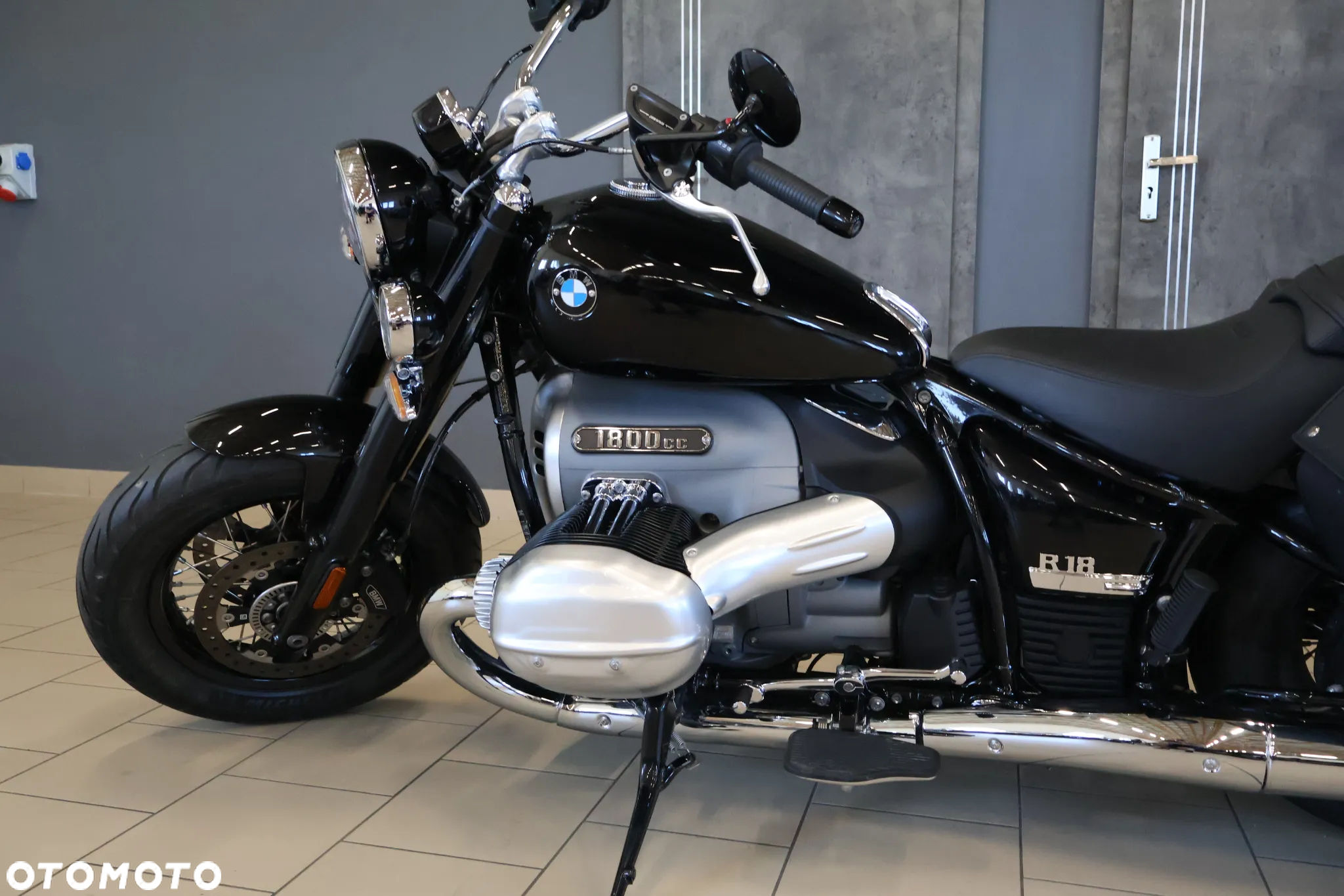 BMW R - 8