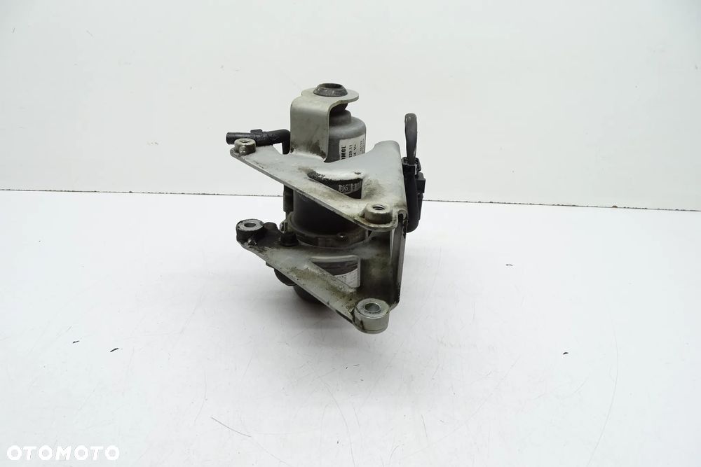 Mercedes C Klasa W205 Pompa VACUM A0004303832 - 2