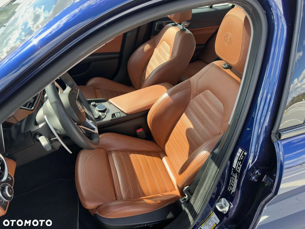 Alfa Romeo Giulia 2.0 Turbo Veloce - 12