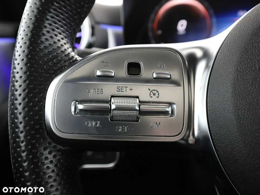 Mercedes-Benz CLA 180 7G-DCT AMG Line - 35