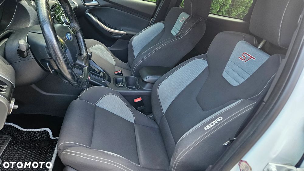 Ford Focus 2.0 EcoBoost ST mit Leder-Sport-Paket - 16