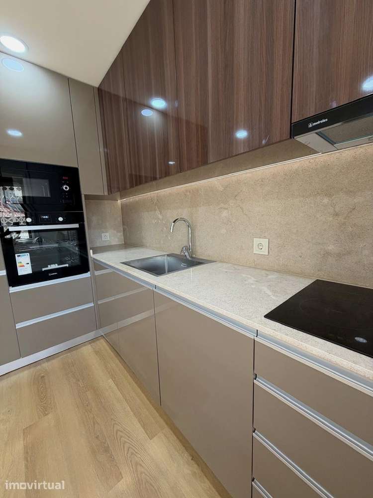 Andar Moradia T3 Totalmente Renovado, Jardim 137 m², Box para 3 Carros - Grande imagem: 4/18