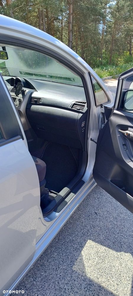 Toyota Verso 1.8 Sol 7os - 18