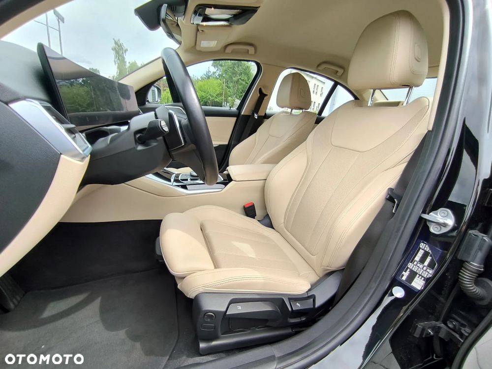 BMW Seria 3 320i - 16