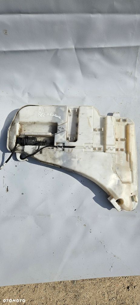 ZBIORNICZEK SPRYSKIWACZY BMW F10 6934160-01