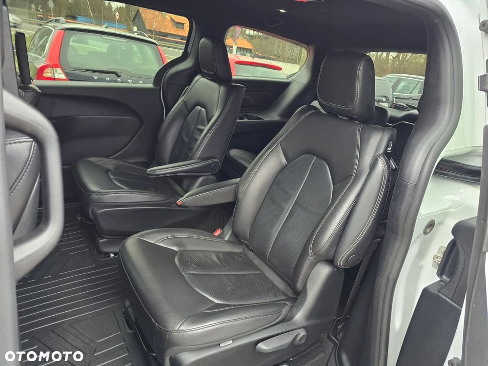 Chrysler Pacifica - 33