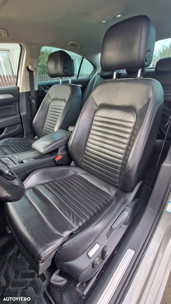 Volkswagen Passat 2.0 TDI Highline - 12
