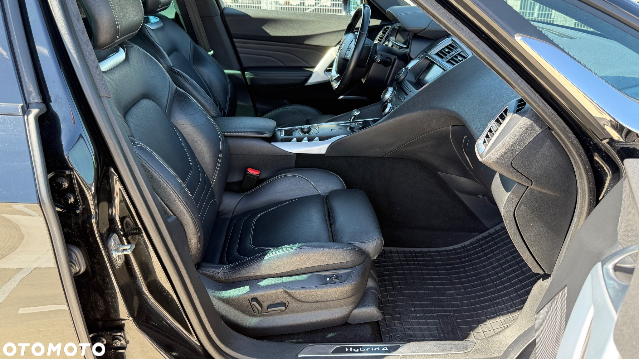 Citroën DS5 Hybrid4 EGS6 SportChic - 17