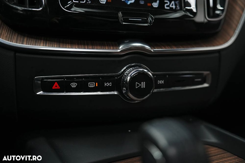 Volvo XC 60 Recharge T8 Twin Engine eAWD Inscription - 36