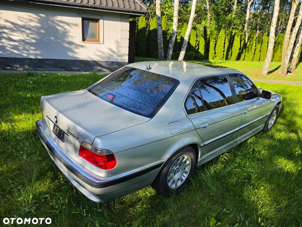 BMW Seria 7 740iL - 14