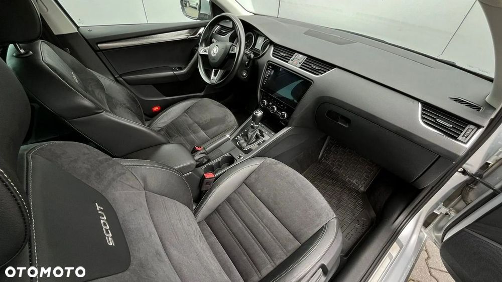 Skoda Octavia Scout 2.0 TDI 4x4 DSG - 17
