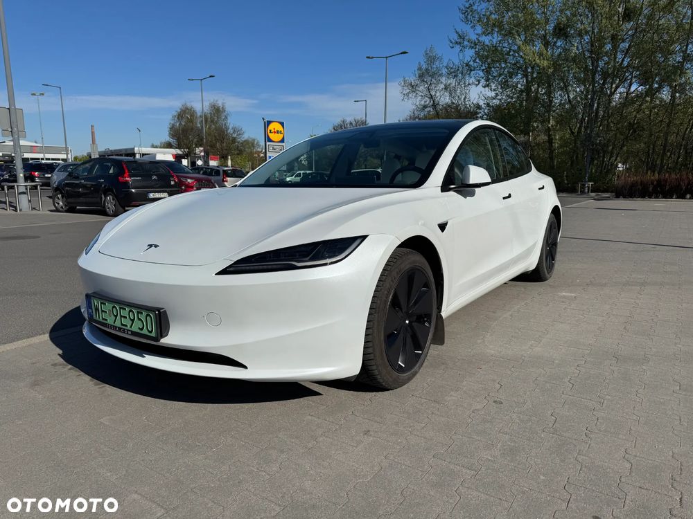 Tesla Model 3 - 1