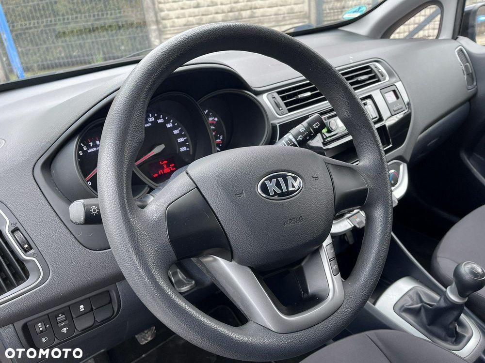 Kia Rio - 16