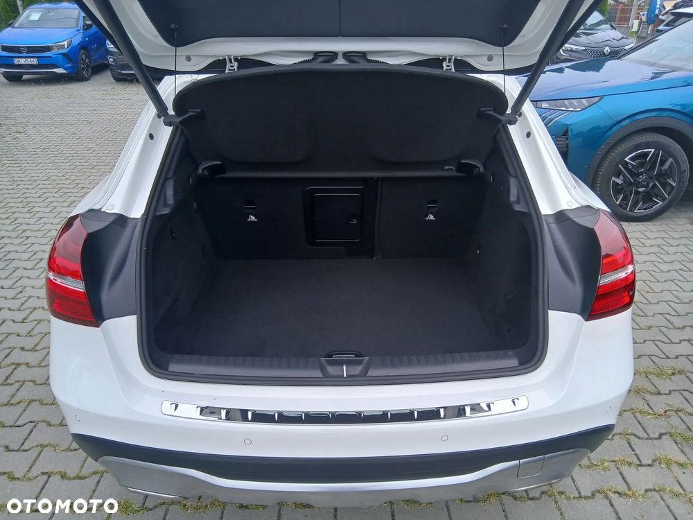 Mercedes-Benz GLA 200 7G-DCT - 7